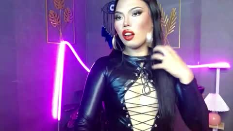 Snapshot of seductress_lust chatting on 10-20-25, 12:05 cassie online show from 10-20-25, 12:05