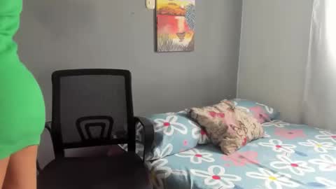 Snapshot of seductress_malia chatting on 01-09-26, 06:21 seductress_malia online show from 01-09-26, 06:21