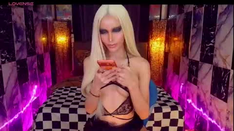 Snapshot of seductresskatarina chatting on 07-16-26, 11:11 KATARINA LUST online show from 07-16-26, 11:11
