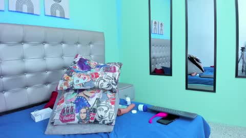 Snapshot of selena_castillo chatting on 01-21-25, 06:11 Selena online show from 01-21-25, 06:11