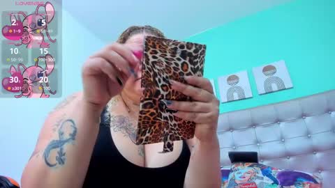 Snapshot of selena_castillo chatting on 03-09-25, 03:54 Selena online show from 03-09-25, 03:54