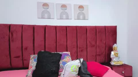 Snapshot of selena_castillo chatting on 10-07-25, 11:29 Selena online show from 10-07-25, 11:29