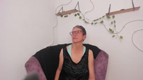 Selena online show from 11-19-25, 06:52