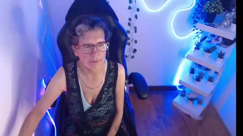 Snapshot of selena_ferreira chatting on 05-13-26, 11:29 Selena online show from 05-13-26, 11:29