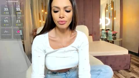 Snapshot of selena_reeves chatting on 12-14-25, 07:36 Selena online show from 12-14-25, 07:36