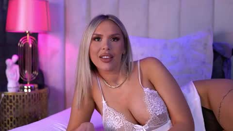 Selena online show from 04-11-26, 07:02