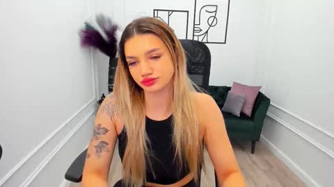 selenaemoore online show from 10-03-25, 03:36