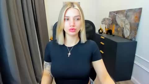 selenaemoore online show from 04-19-26, 03:39