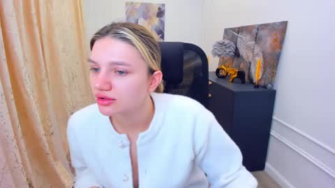 selenaemoore online show from 05-29-26, 03:48