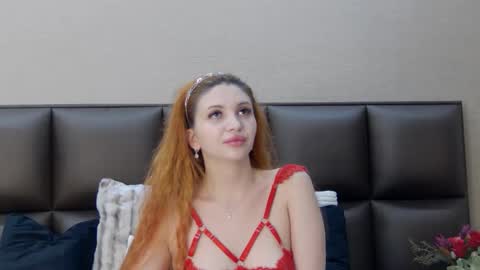 Snapshot of selenahanson chatting on 05-08-26, 11:37 SelenaHanson online show from 05-08-26, 11:37