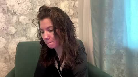 Snapshot of selenakiss_ chatting on 05-13-26, 05:05 Selena online show from 05-13-26, 05:05