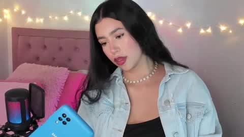 Snapshot of selene_e chatting on 12-17-25, 09:10 Karol. online show from 12-17-25, 09:10