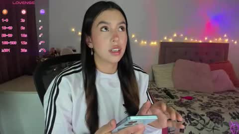 Snapshot of selene_e chatting on 12-20-25, 11:01 Karol. online show from 12-20-25, 11:01