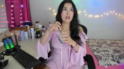 Snapshot of selene_e chatting on 02-18-26, 10:39 Karol. online show from 02-18-26, 10:39