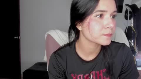 Snapshot of selene_king22 chatting on 10-07-25, 01:19 Alejandra online show from 10-07-25, 01:19