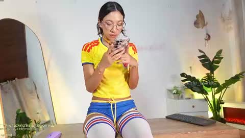 Snapshot of selene_starkk chatting on 07-04-26, 01:12 Sel Your Little butterfly online show from 07-04-26, 01:12