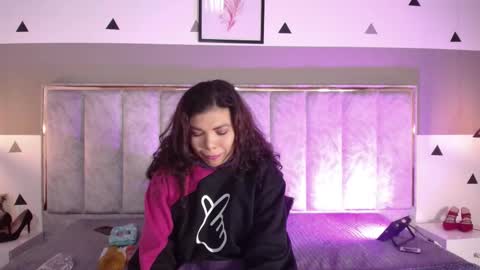 Snapshot of seleneblaze chatting on 09-28-25, 12:38 Selene online show from 09-28-25, 12:38