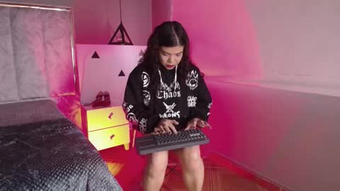 Snapshot of seleneblaze chatting on 10-03-25, 11:29 Selene online show from 10-03-25, 11:29