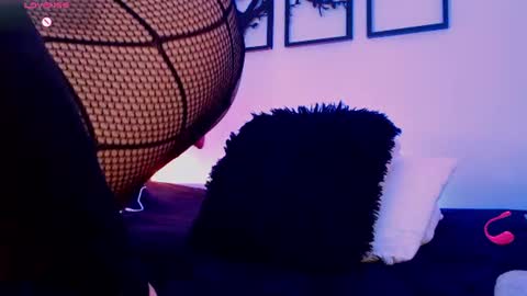 Snapshot of selenejanssen chatting on 06-16-26, 04:26 Selene online show from 06-16-26, 04:26