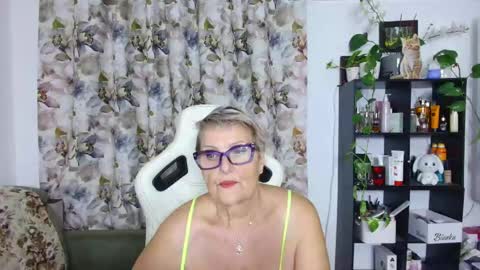 Snapshot of selenna57 chatting on 01-22-25, 06:52 Selenna online show from 01-22-25, 06:52