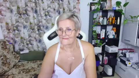 Snapshot of selenna57 chatting on 02-14-25, 10:36 Selenna online show from 02-14-25, 10:36
