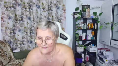 Snapshot of selenna57 chatting on 02-26-25, 12:38 Selenna online show from 02-26-25, 12:38