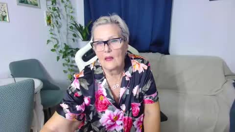 Snapshot of selenna57 chatting on 11-26-25, 06:31 Selenna online show from 11-26-25, 06:31