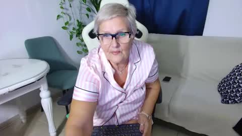 Snapshot of selenna57 chatting on 12-01-25, 06:35 Selenna online show from 12-01-25, 06:35