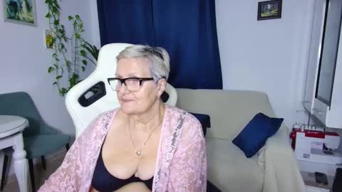 Snapshot of selenna57 chatting on 12-13-25, 07:53 Selenna online show from 12-13-25, 07:53