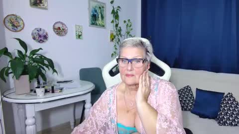 Snapshot of selenna57 chatting on 12-20-25, 07:10 Selenna online show from 12-20-25, 07:10