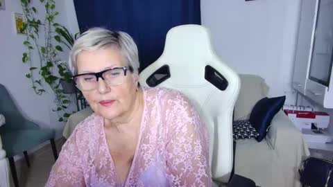 Snapshot of selenna57 chatting on 01-17-26, 06:44 Selenna online show from 01-17-26, 06:44