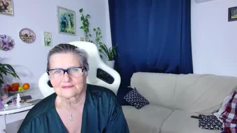 Snapshot of selenna57 chatting on 01-18-26, 06:44 Selenna online show from 01-18-26, 06:44