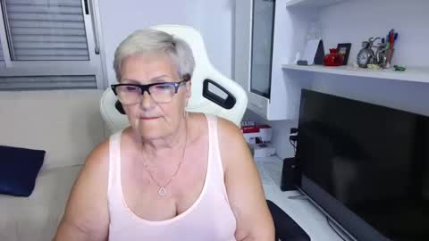 Snapshot of selenna57 chatting on 05-11-26, 05:43 Selenna online show from 05-11-26, 05:43