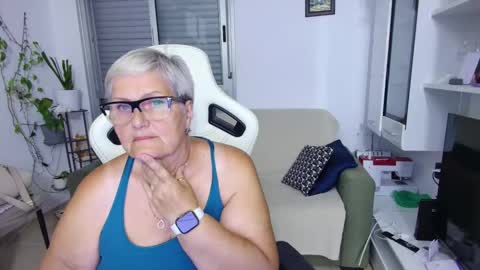 Snapshot of selenna57 chatting on 05-27-26, 05:32 Selenna online show from 05-27-26, 05:32