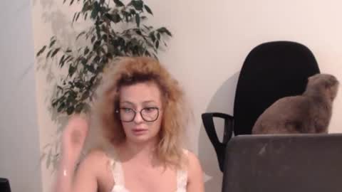 Snapshot of selenna_emma843468 chatting on 11-21-25, 02:16 Selenna online show from 11-21-25, 02:16