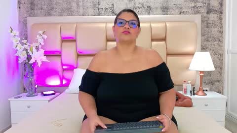 Snapshot of selennacooper chatting on 12-01-25, 11:48 Selenna Cooper online show from 12-01-25, 11:48