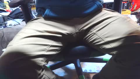 Snapshot of selfpound chatting on 04-19-26, 07:27 selfpound online show from 04-19-26, 07:27