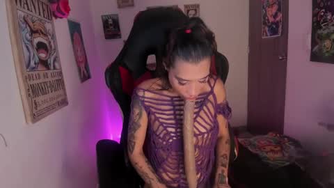 Snapshot of selina_kyl3 chatting on 12-02-24, 11:07 Selinna Kyle online show from 12-02-24, 11:07