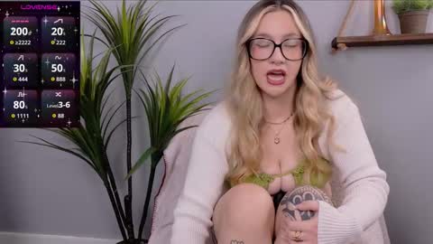 Selina Mae online show from 10-24-25, 03:14