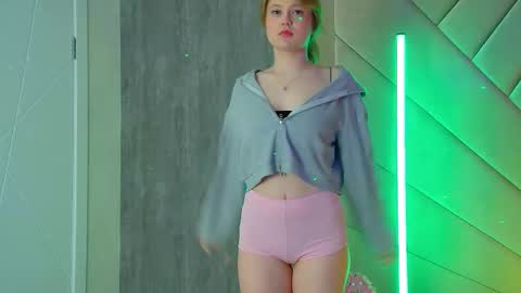 SelinSwarovski online show from 03-08-25, 01:39