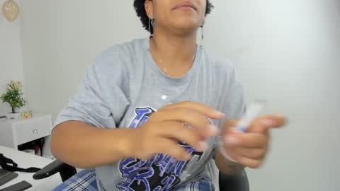 Snapshot of selket_ chatting on 01-18-25, 11:00 Selket online show from 01-18-25, 11:00