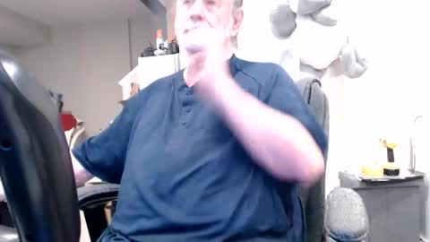 Snapshot of selkie2s chatting on 04-25-26, 04:04 selkie2s online show from 04-25-26, 04:04