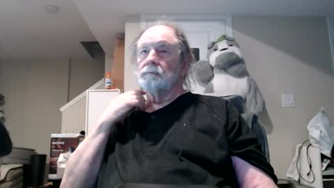 Snapshot of selkie2s chatting on 06-11-26, 11:25 selkie2s online show from 06-11-26, 11:25