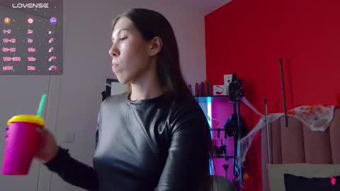 Snapshot of sellashine chatting on 10-17-25, 01:42 Nicole online show from 10-17-25, 01:42