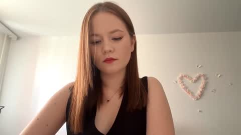 Snapshot of selmacalumag chatting on 06-19-26, 03:11 Lily online show from 06-19-26, 03:11