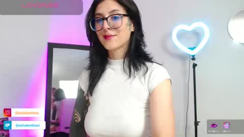 Snapshot of selvalentinex chatting on 02-20-25, 02:40 online show from 02-20-25, 02:40