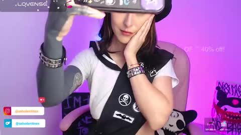 Snapshot of selvalentinex chatting on 09-27-25, 02:38 online show from 09-27-25, 02:38