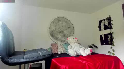 Selyn online show from 06-18-26, 11:58