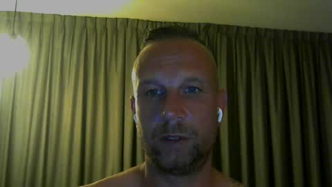 Snapshot of sence08 chatting on 06-13-26, 08:18 sence08 online show from 06-13-26, 08:18