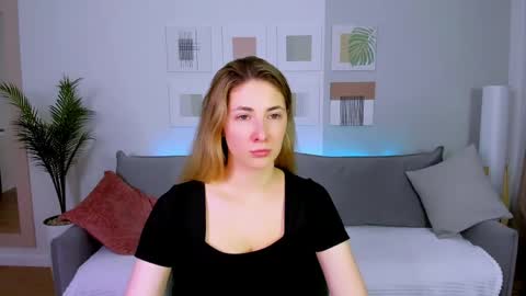 sensitiveheartt online show from 04-15-26, 08:20